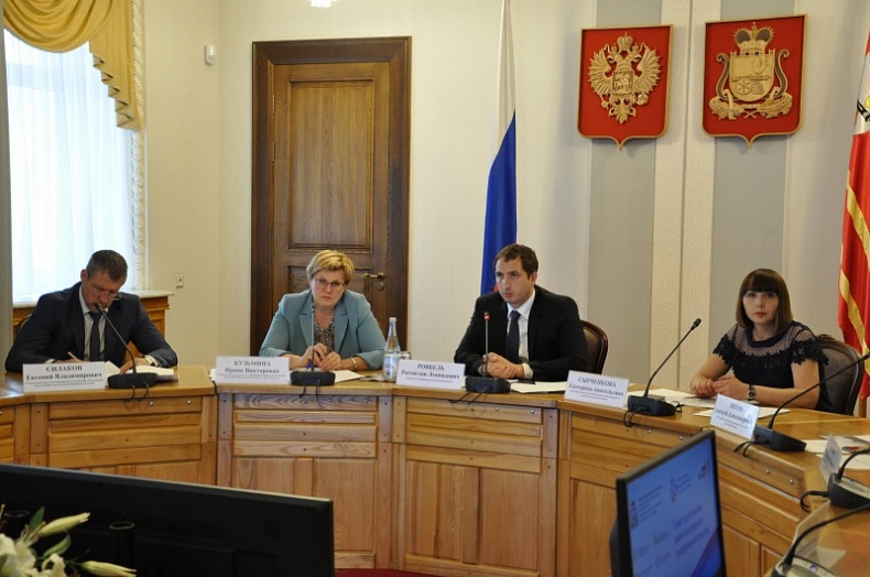 В Администрации региона обсудили развитие рынка кредитных услуг в Смоленской области 