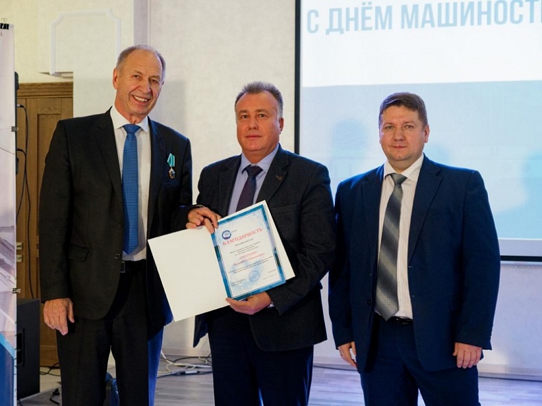 В День машиностроителя в Смоленской области наградили больше 60 работников отрасли 